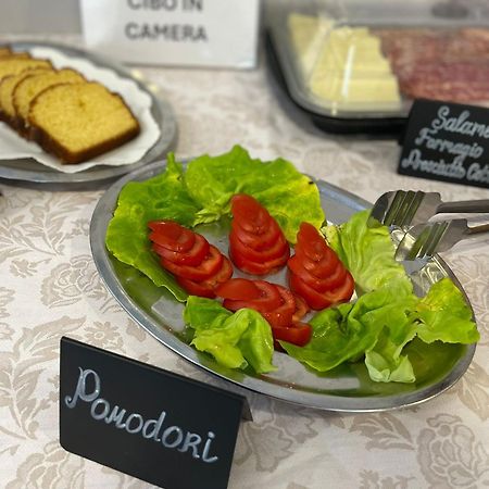 Hotel Byron Solo Per Giovani Riccione Eksteriør billede
