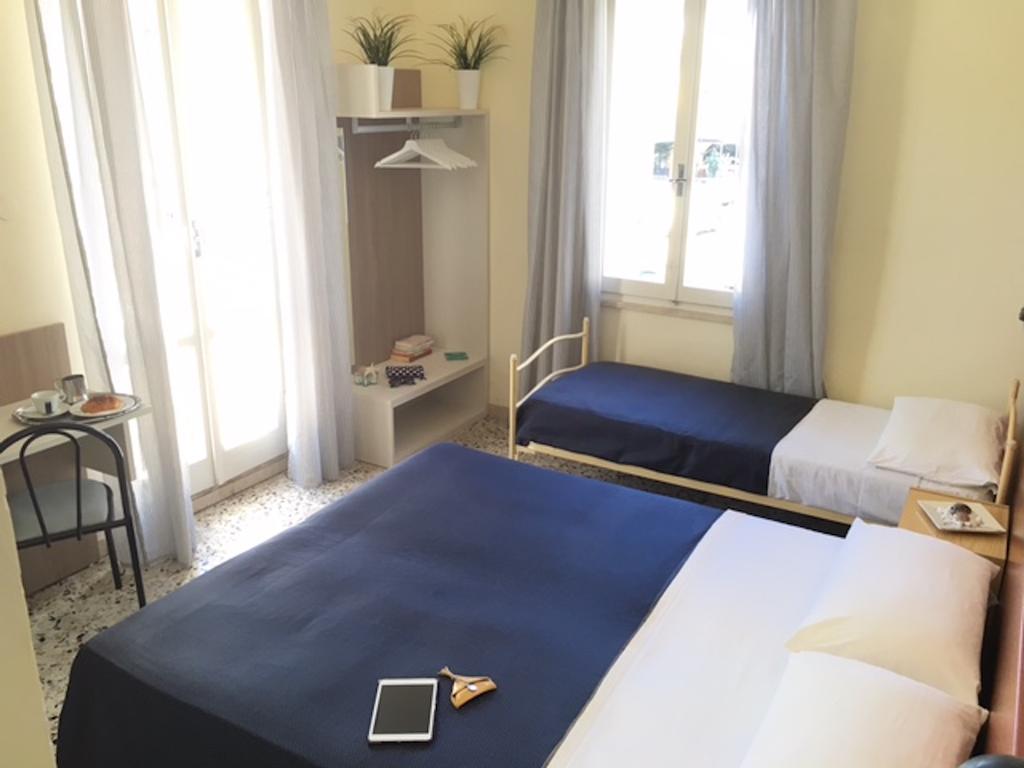 Hotel Byron Solo Per Giovani Riccione Eksteriør billede