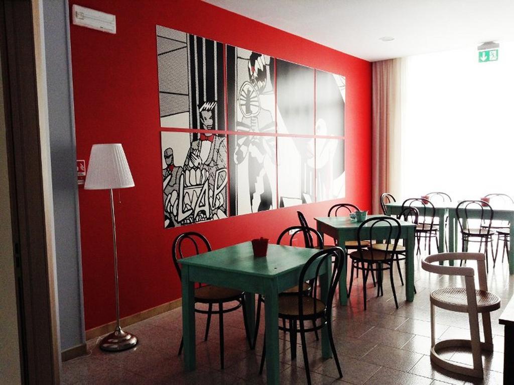 Hotel Byron Solo Per Giovani Riccione Eksteriør billede