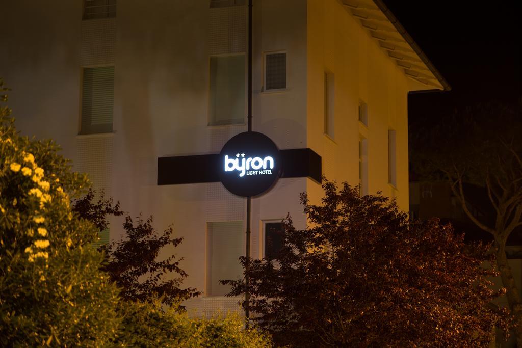 Hotel Byron Solo Per Giovani Riccione Eksteriør billede