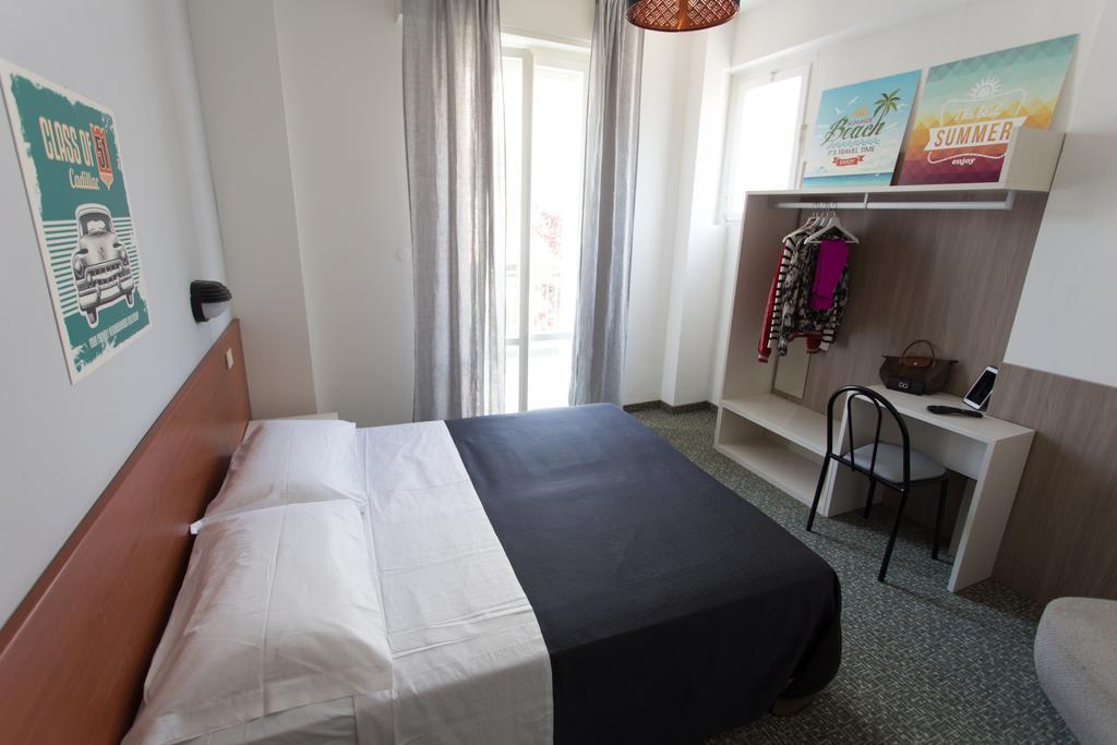 Hotel Byron Solo Per Giovani Riccione Eksteriør billede