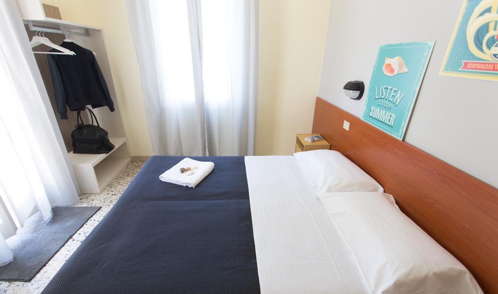 Hotel Byron Solo Per Giovani Riccione Værelse billede