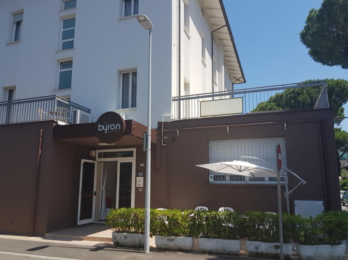 Hotel Byron Solo Per Giovani Riccione Eksteriør billede