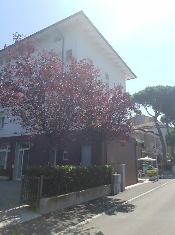 Hotel Byron Solo Per Giovani Riccione Eksteriør billede